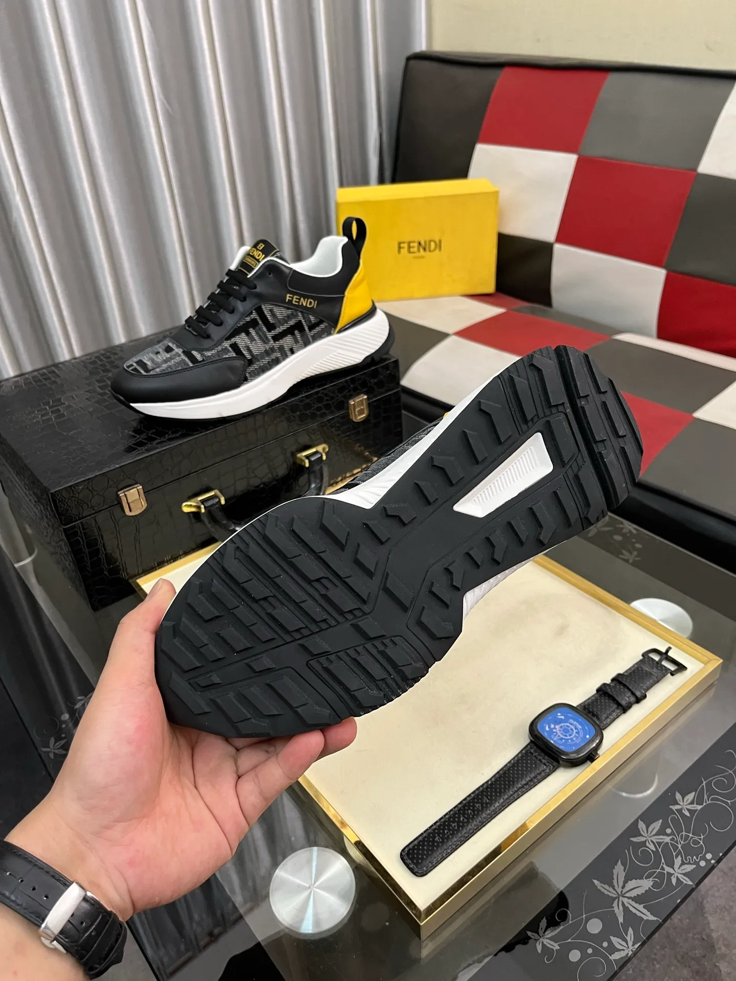 Men's Men's Shoes💰458⌚️⌚️[Fendi] Fendi's latest casual shoes for men! Available at counters simultaneously! Made entirely of imported top-grain calfskin, the interior is made of top-grain water-dyed cowhide, and the original factory-supplied rubber outsole. Leading new fashion concepts. Matching code: 38-442️⃣Colors available
